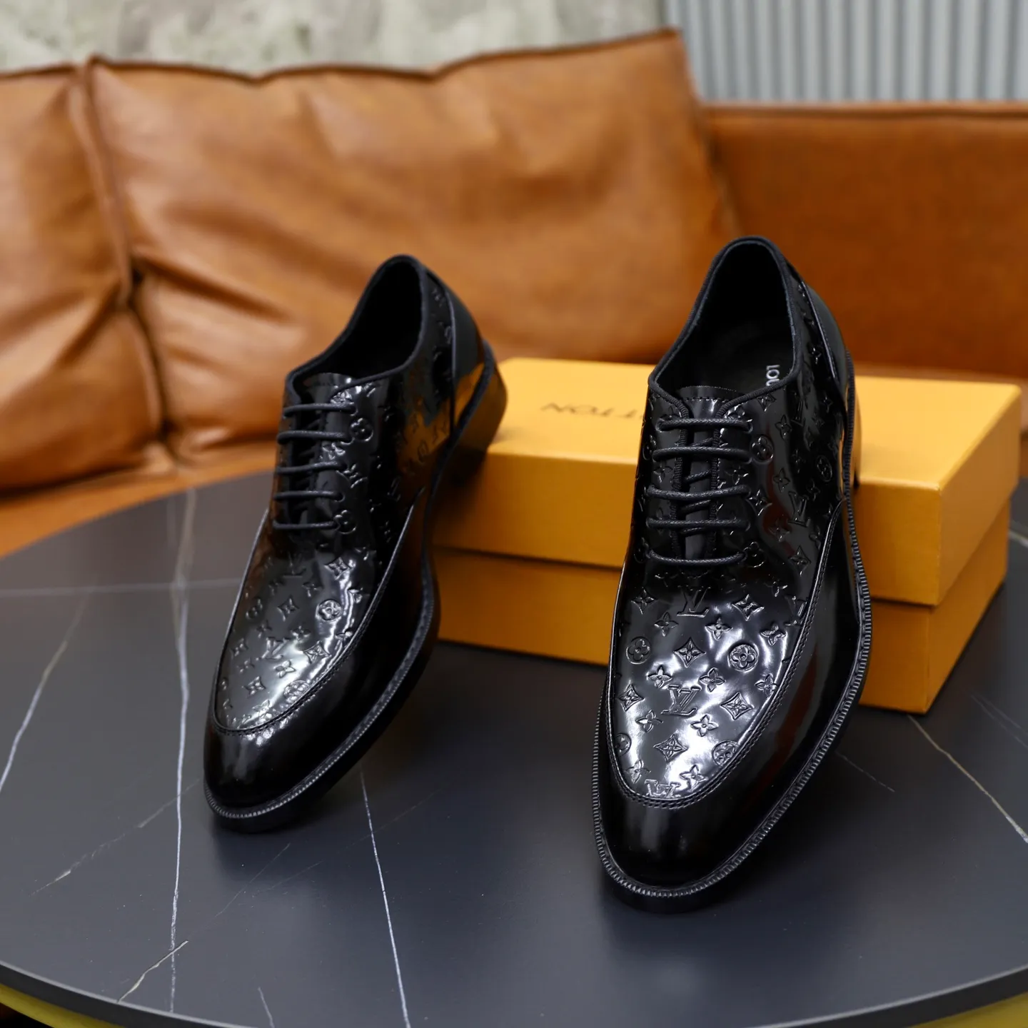 Men's shoes: 280🙅‍♂️🙅‍♂️🙅‍♂️Niuli Brand: LV Louis Vuitton Size: 39-44 (38, 45, 46 can be customized) Level: Counter classic Material: Original soft cowhide upper Comfortable cowhide lining Original lightweight outsole Style category: Formal business casual driving leather shoes Color: Color of the actual picture